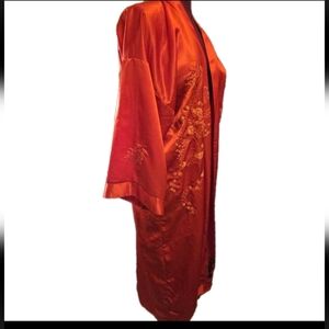 ❤️ Hand Embroidered Floral Red Satin Kimono Robe VTG Size L